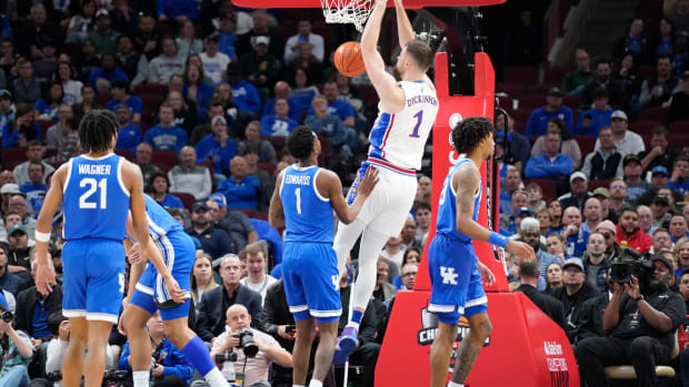 Nov 14, 2023; Chicago, Illinois, USA; Kansas Jayhawks center Hunter Dickinson (1) dunks against the Kentucky Wildcats during the first half at United Center.